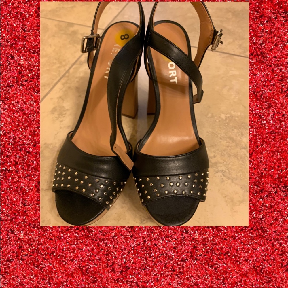 Just In! Sexy Report black high heels!